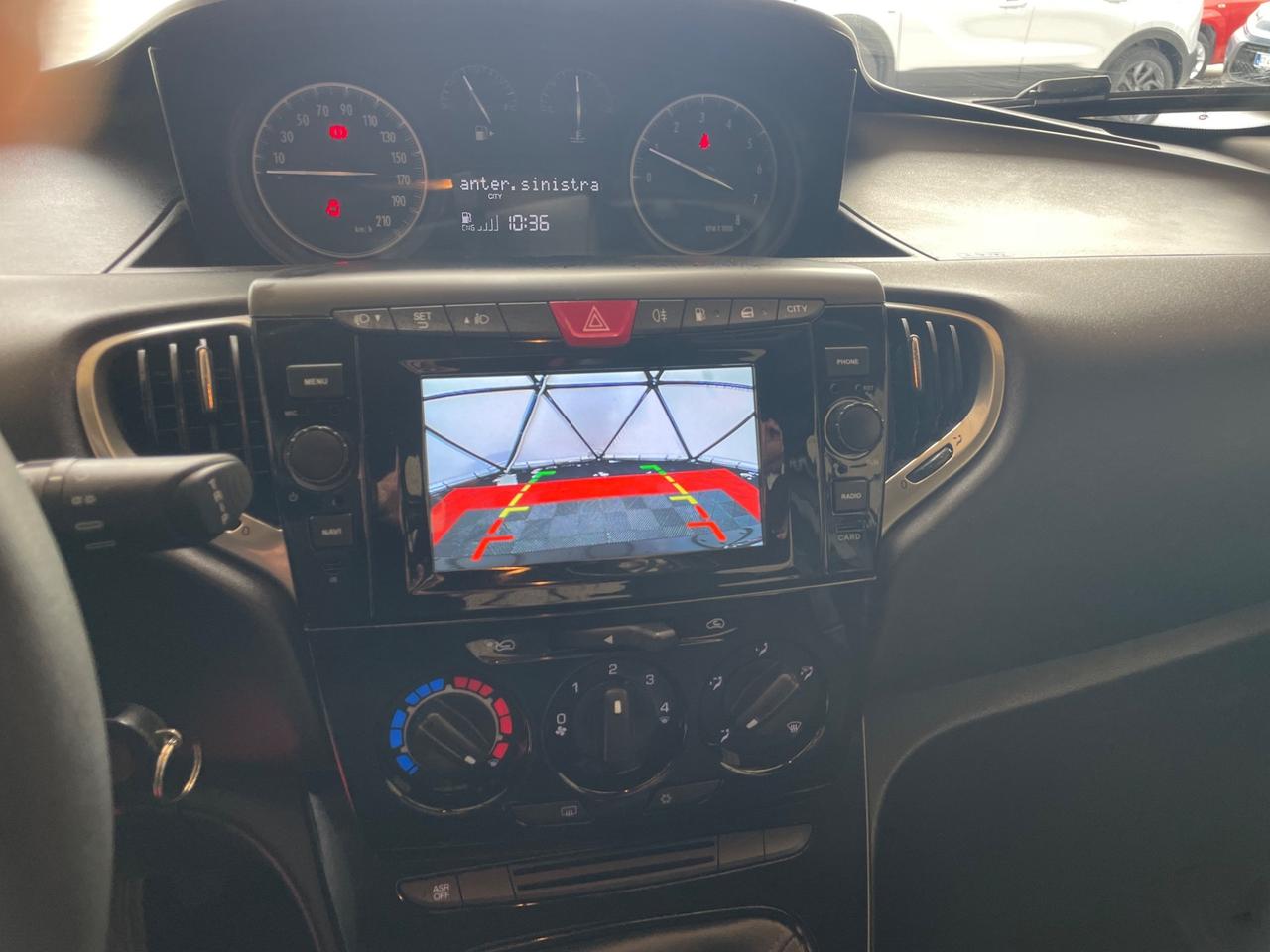 Lancia Ypsilon 0.9 TwinAir 85 CV 5 porte Metano Ecochic Platinum