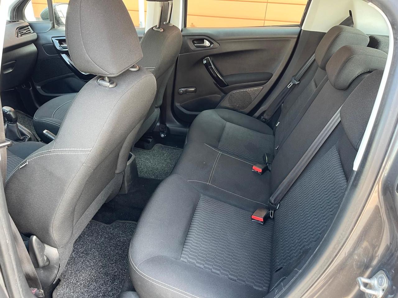 Peugeot 208 PureTech 82 5 porte Allure