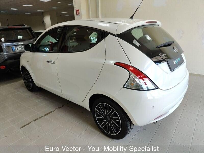Lancia Ypsilon 1.2 69 CV 5 porte Gold