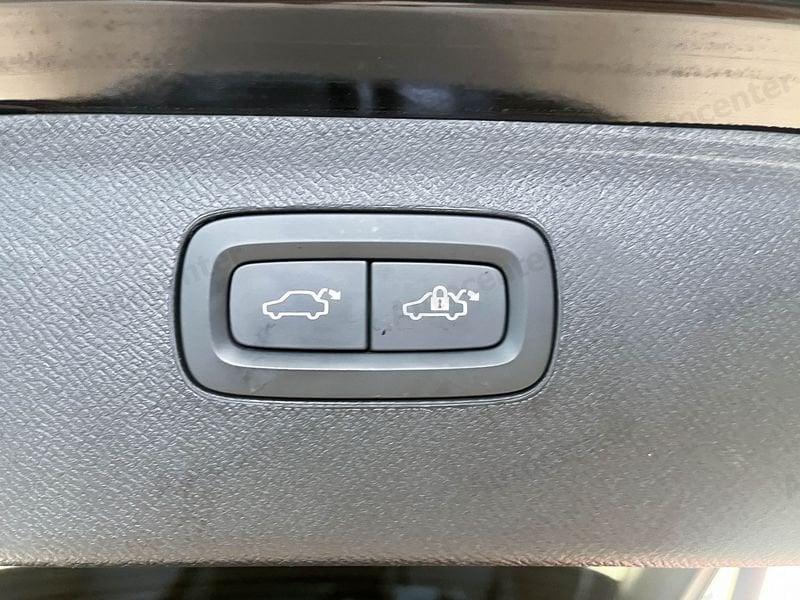 Volvo XC90 XC90 B5 (d) 235CV AWD GEARTRONIC 7 POSTI MOMENTUM PRO