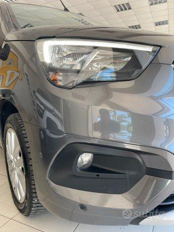 Opel Combo TRASPORTO DISABILI PIANALE RIBASSATO