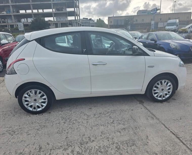 Lancia Ypsilon 1.2 69 CV 5 porte Gold