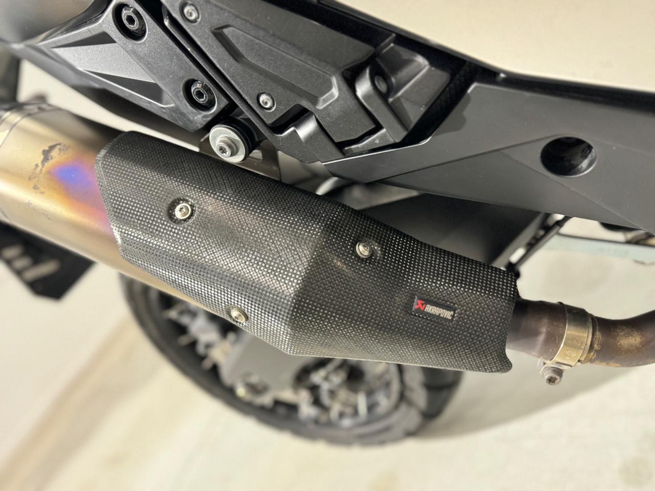 X-ADV 750 AKRAPOVIC