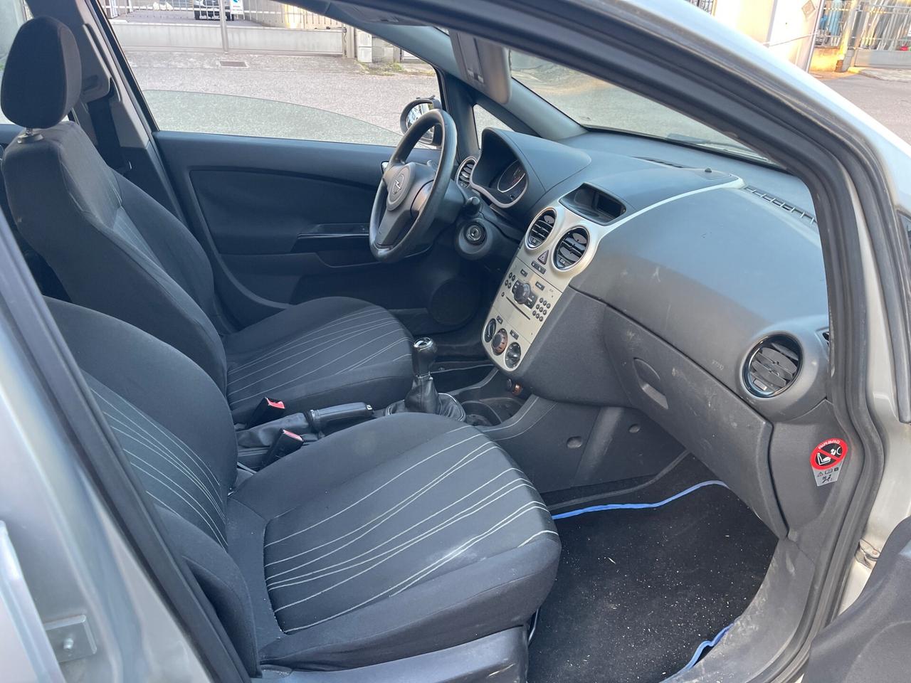 Opel Corsa 1.2 benzina euro4 per COMERCIANTI