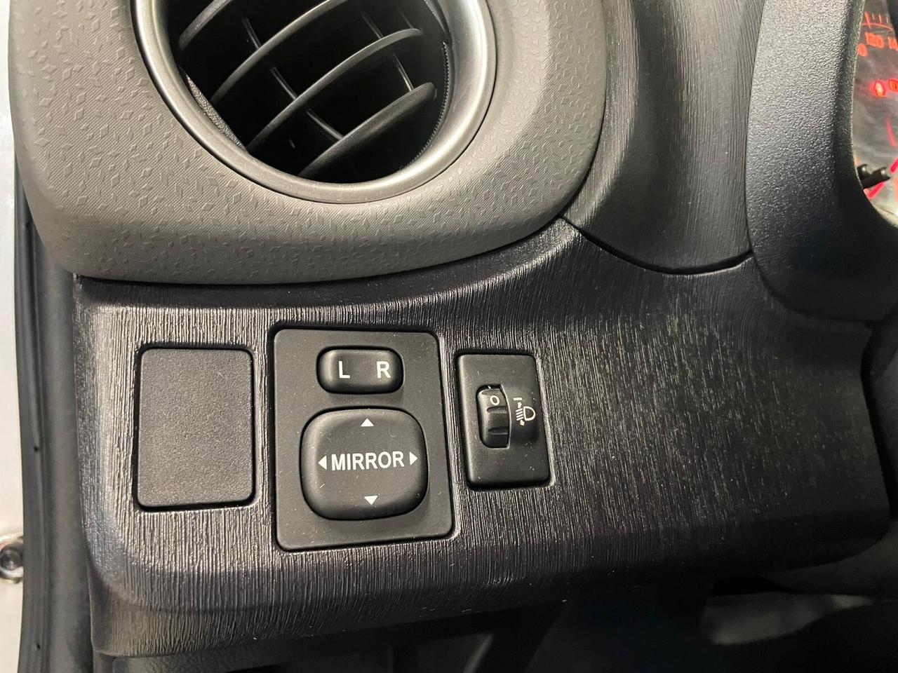 TOYOTA Yaris 3ª serie Yaris 1.0 5 porte Van Ac...