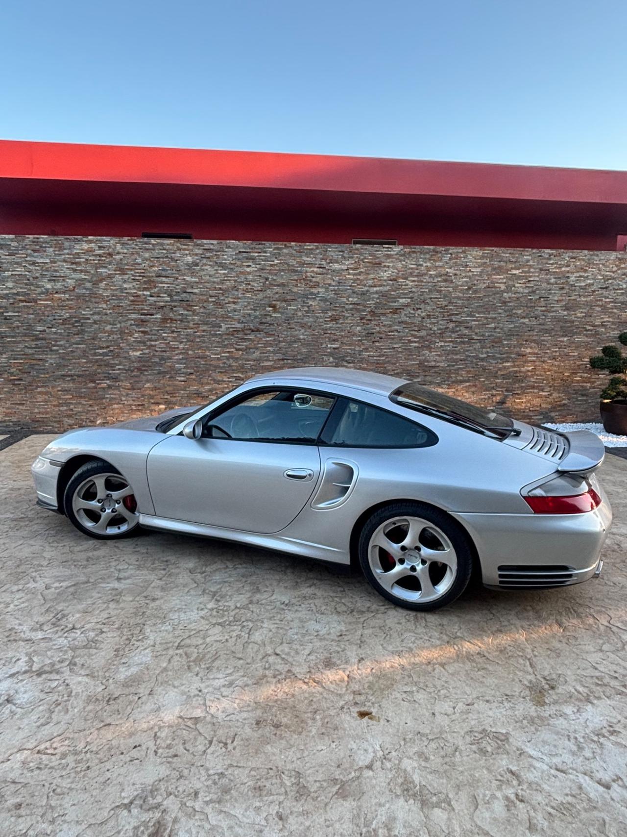Porsche 911 Turbo Coupé MANUALE