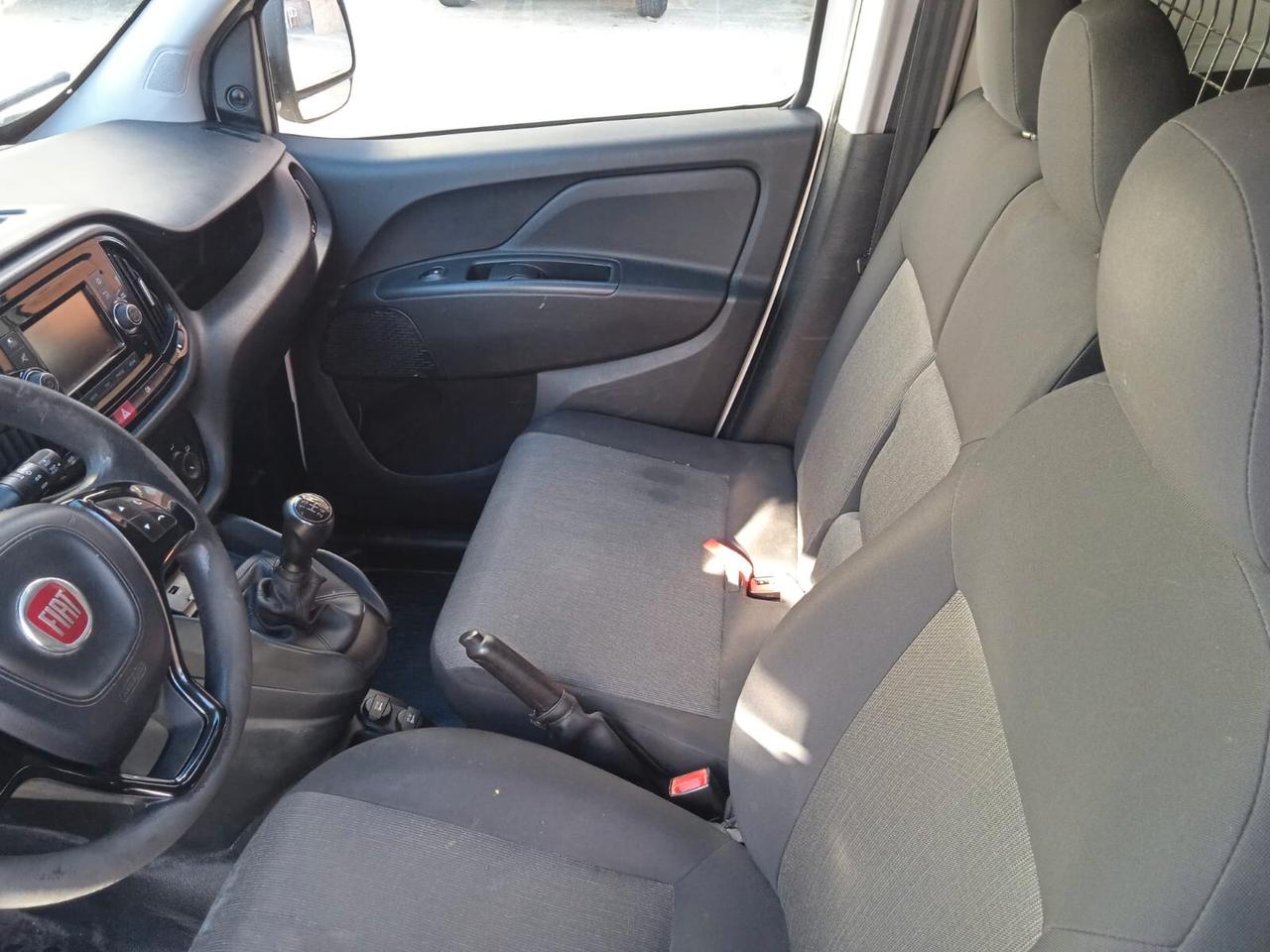 Fiat Doblò MJT 3 posti con porta laterale e clima