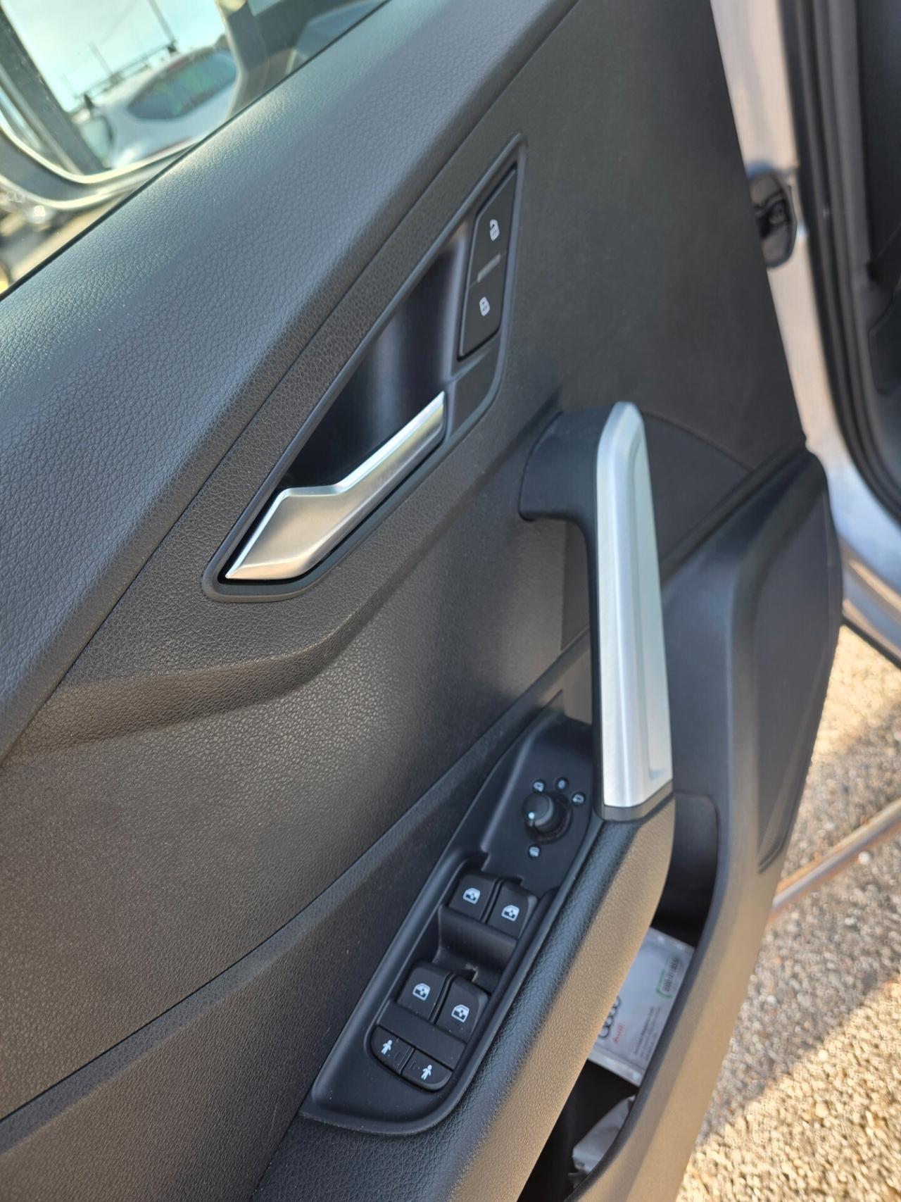 Audi Q2 30 TFSI Identity Black