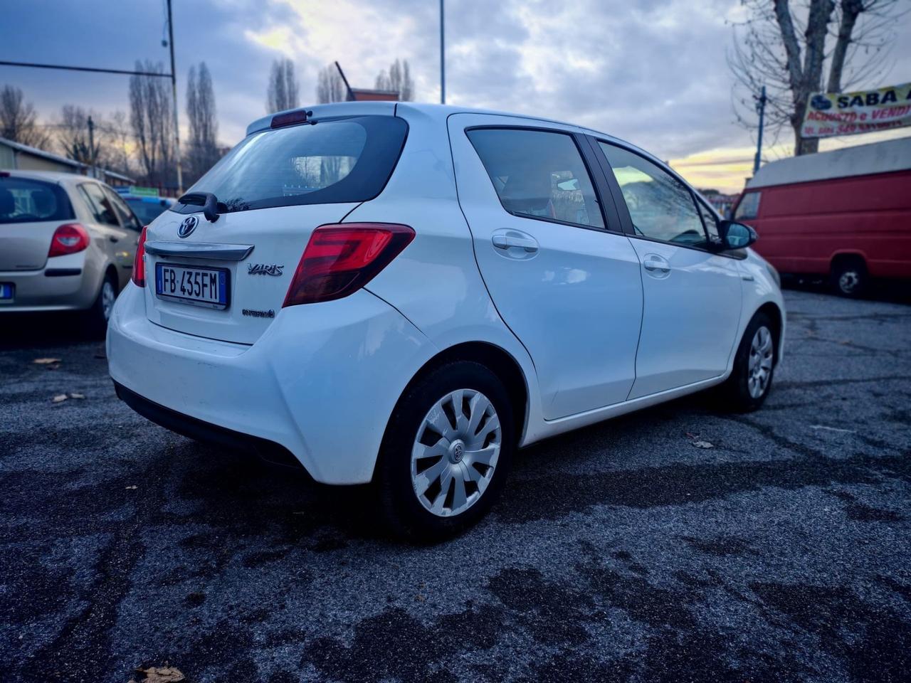 Toyota Yaris 1.5 Hybrid 5 porte by Glamour