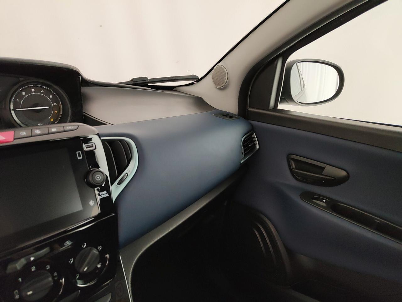 Lancia Ypsilon 1.0 FireFly 5 porte S&S Hybrid Platino
