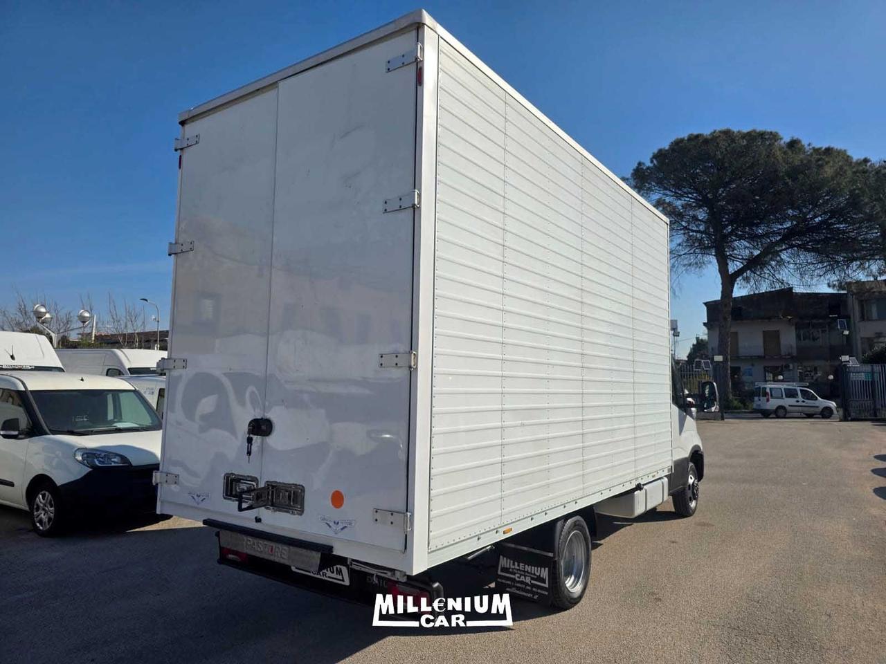 35-18 FURGONE 4,50 2020