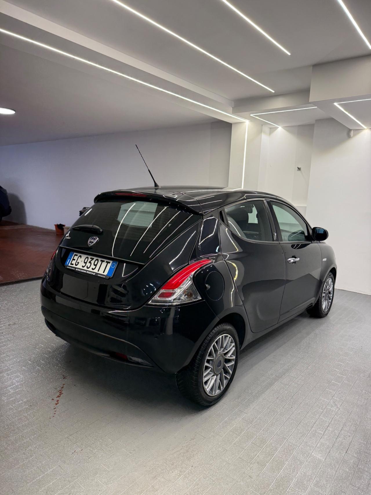 Lancia Ypsilon 0.9 TwinAir 85 CV 5 porte S&S Platinum