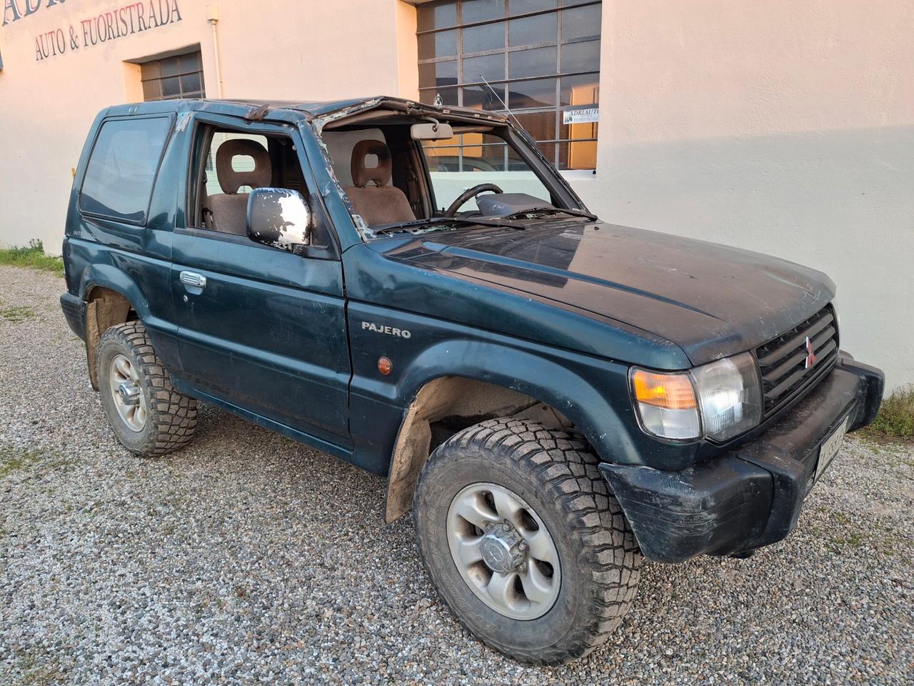 Mitsubishi Pajero 2.5 TDI MT GL Comfort Autocarro