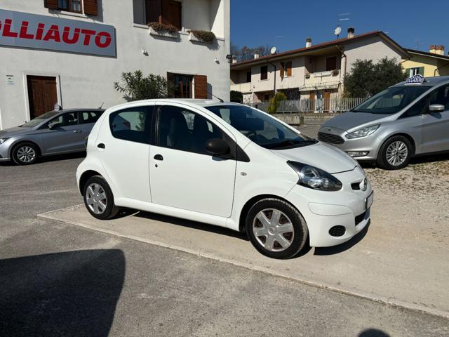 TOYOTA Aygo 1.0 12V VVT-i 5 porte Now Connect NEOPATENTATI