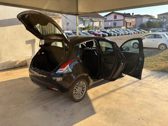 LANCIA Ypsilon 1.2 69 CV 5 porte Silver OK NEOPATENTATI
