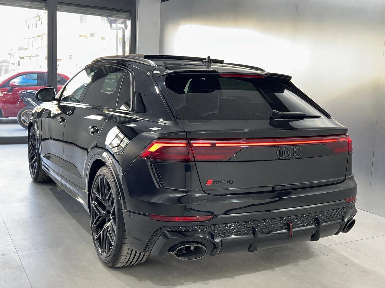 Audi Q8 RS TFSI V8 quattro tiptronic