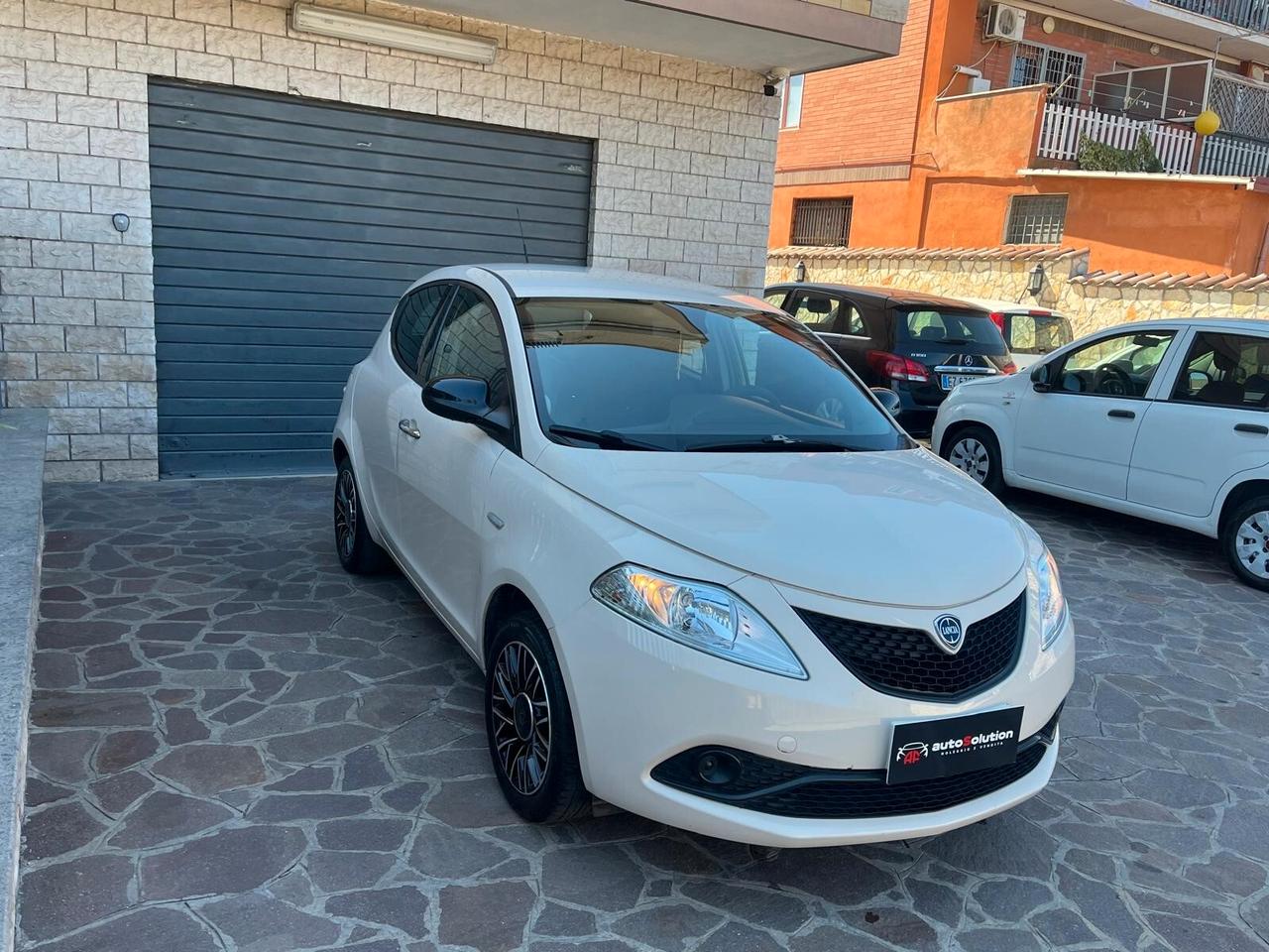 Lancia Ypsilon 1.2 69 CV 5 porte Platinum ADATTA NEOPATENTATI