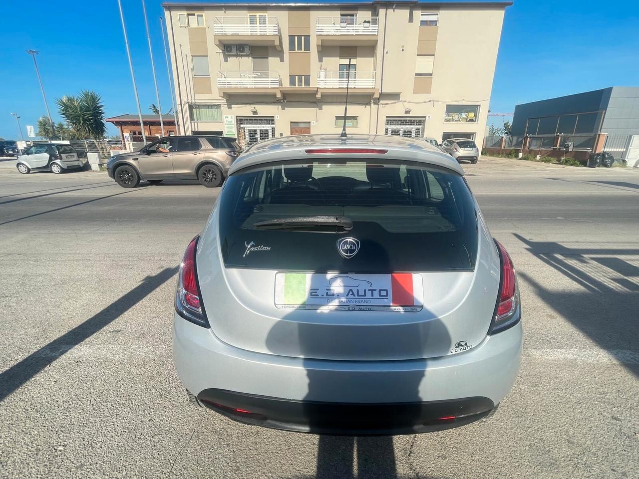 Lancia Ypsilon 0.9 TwinAir 85 CV 5 porte Metano Ecochic Gold