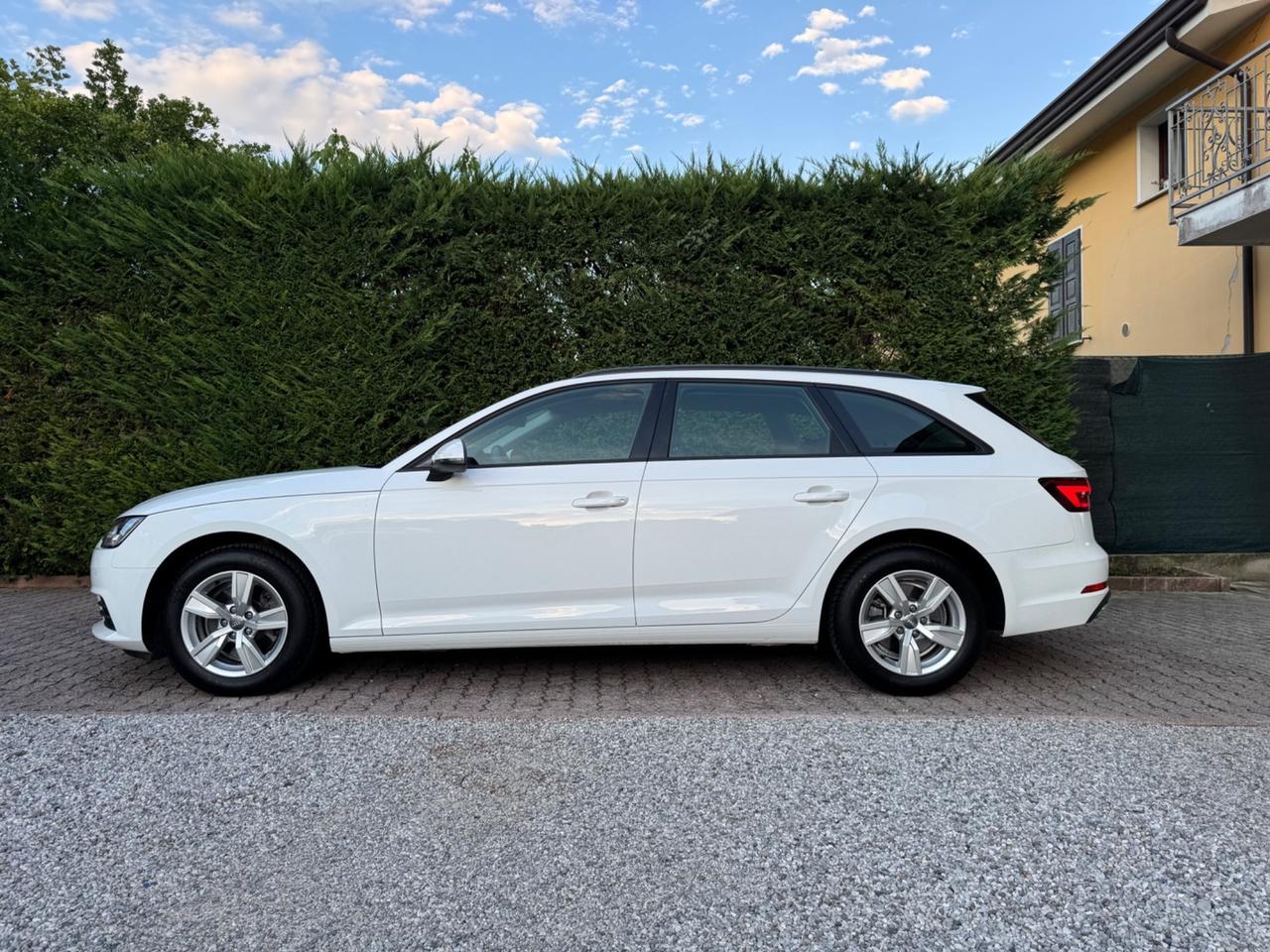 Audi A4 Avant 30 TDI S tronic Design