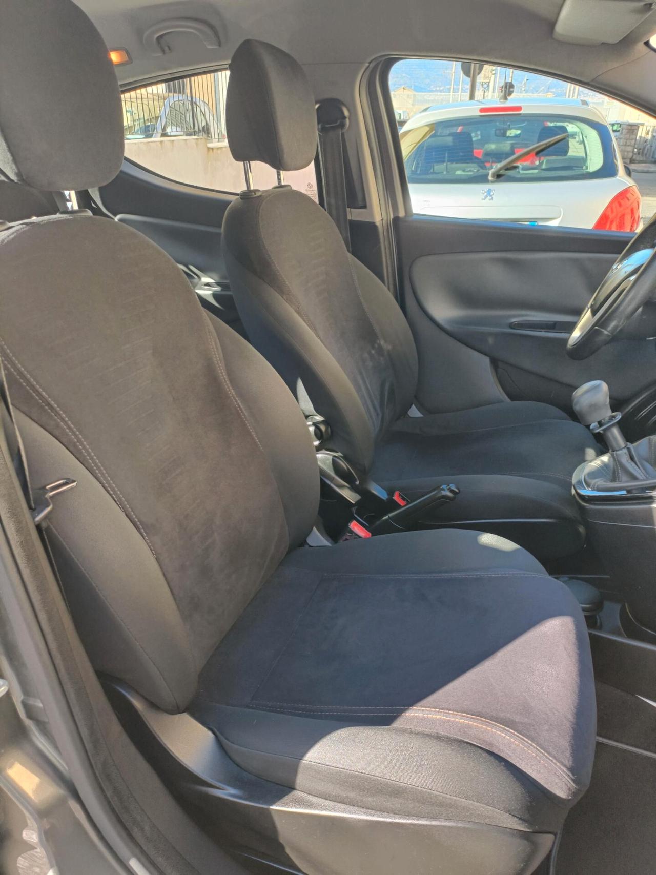 Lancia Ypsilon 1.2 69 CV 5 porte S&S Silver