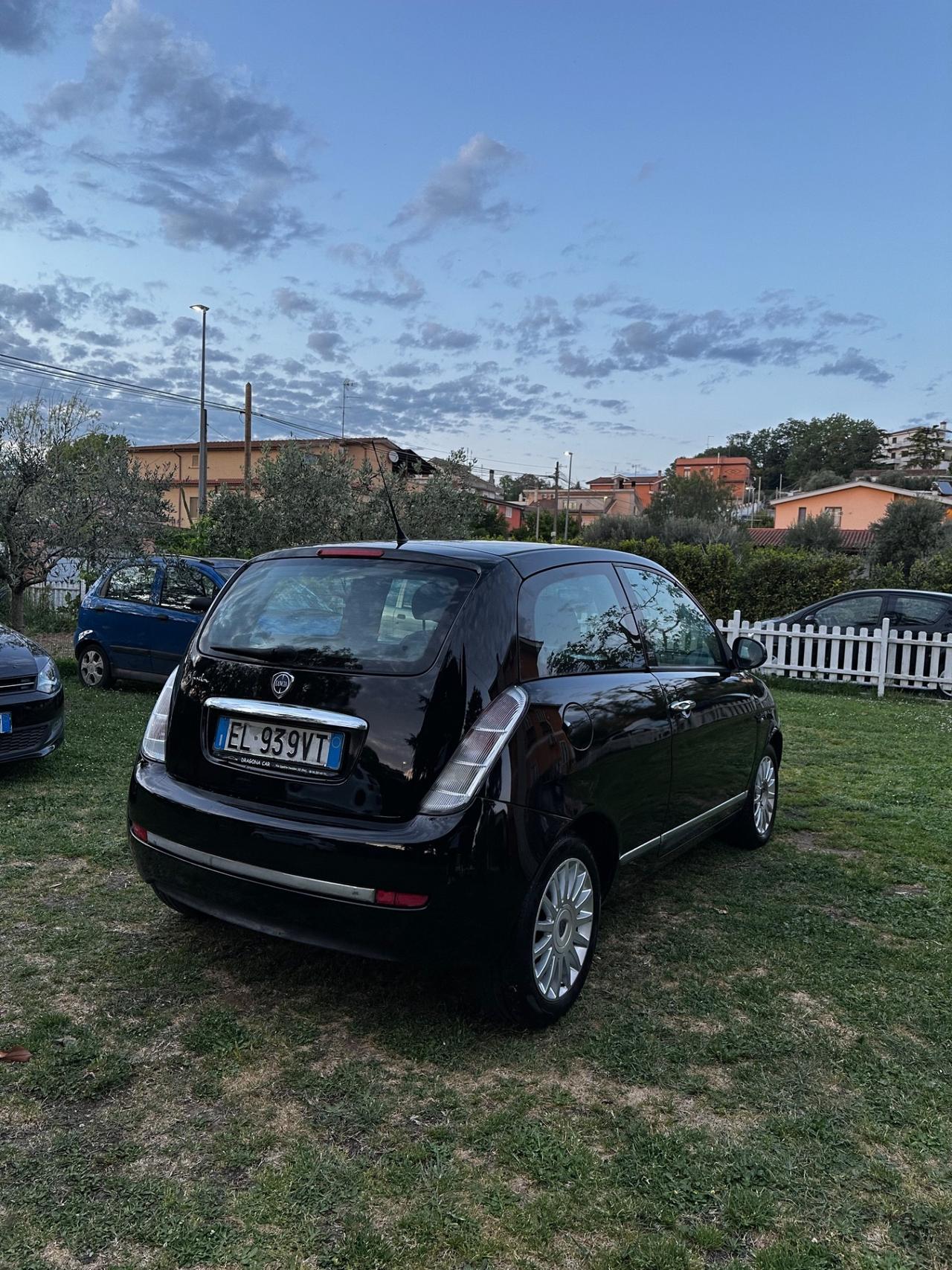 Lancia Ypsilon 1.2 69 CV Platinum 80.000km !