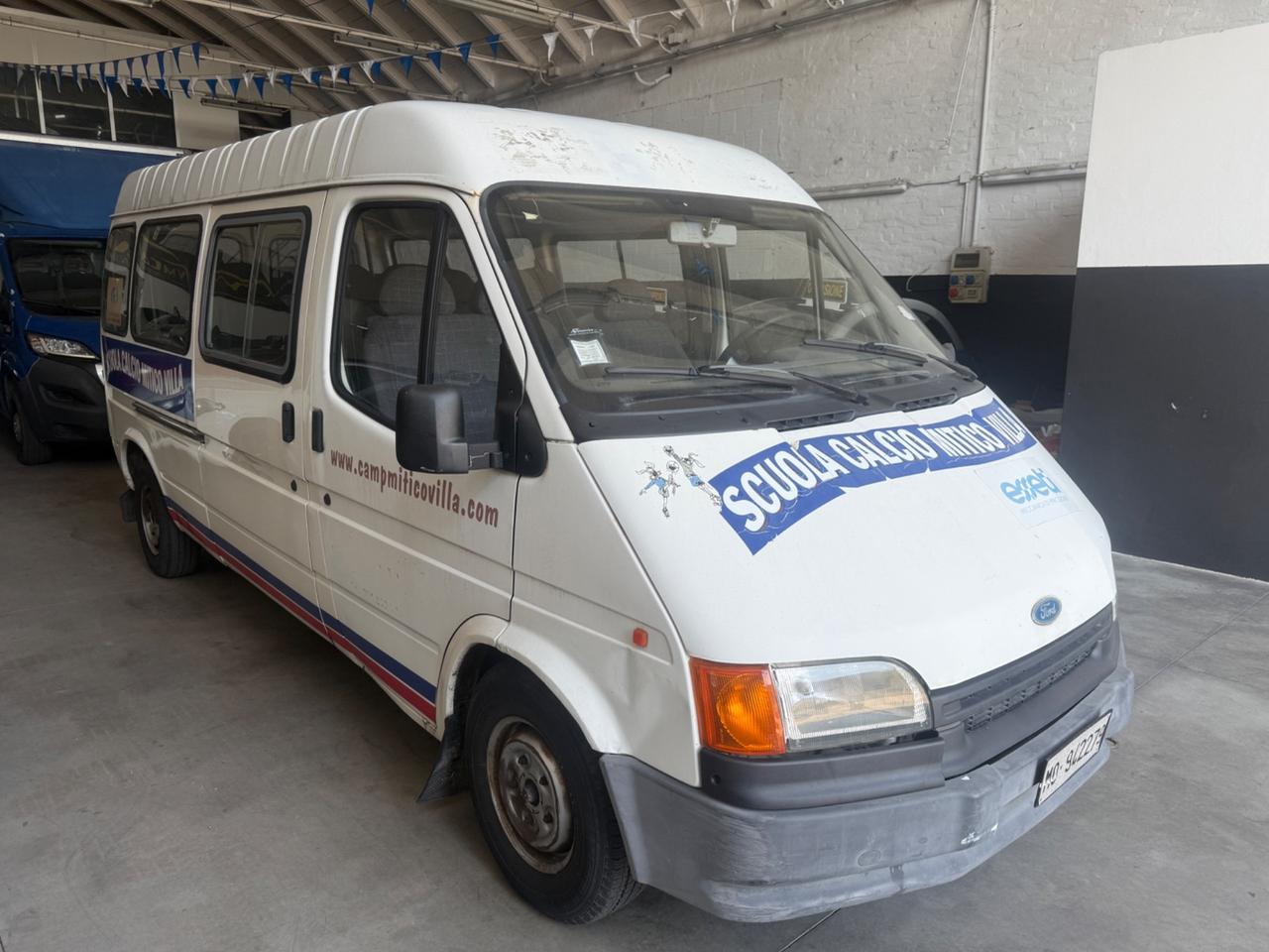 Ford Transit Turneo 2.5 D PC Base 9 posti