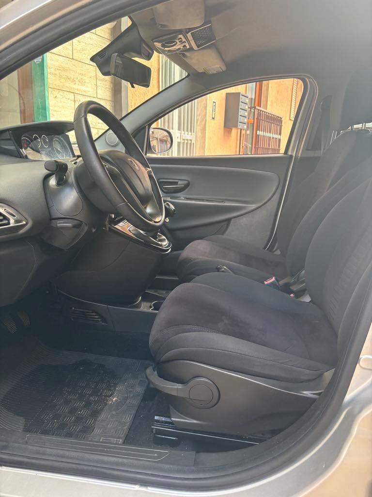 Lancia Ypsilon 1.2 69 CV 5 porte GPL Ecochic Silver