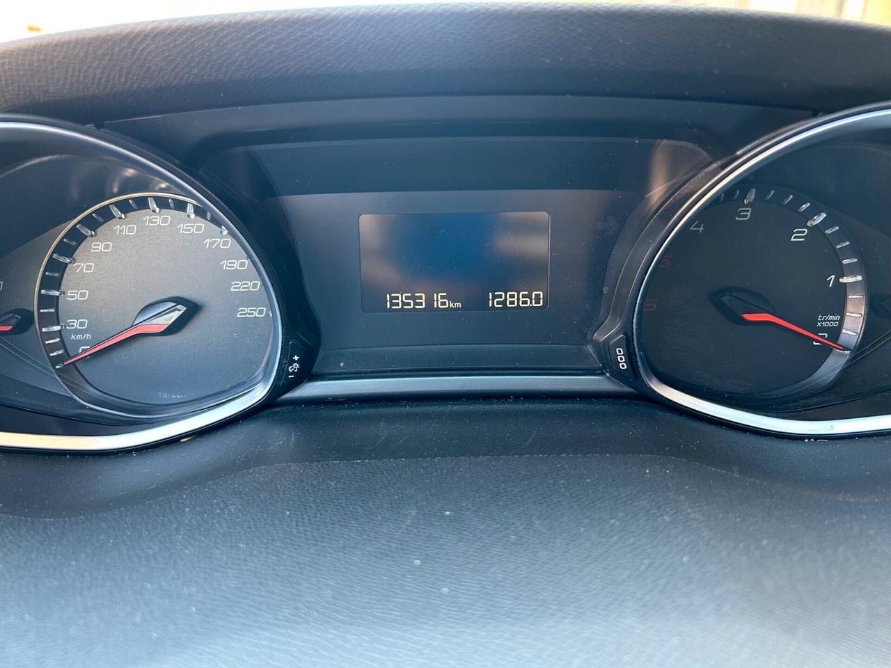 Peugeot 308 BlueHDi 100 S&S Business