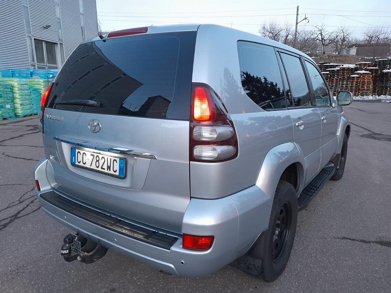 Toyota Land Cruiser 8 POSTI 3.0 D-4D 5p. aut. Wagon