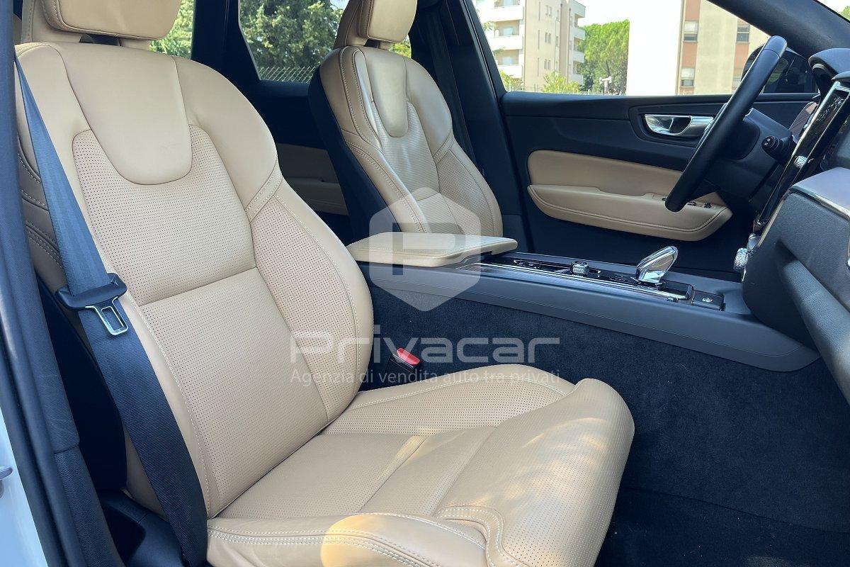 VOLVO XC60 B4 (d) AWD automatico Plus Dark