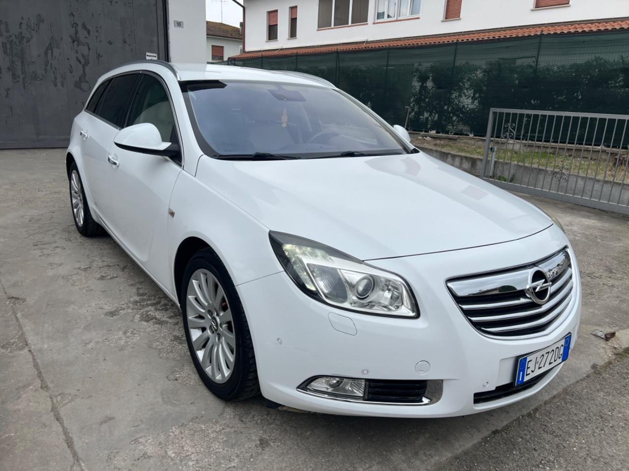 OPEL INSIGNIA AUTOMATICA DIESEL MODELLO SPORT FULL OPTIONAL