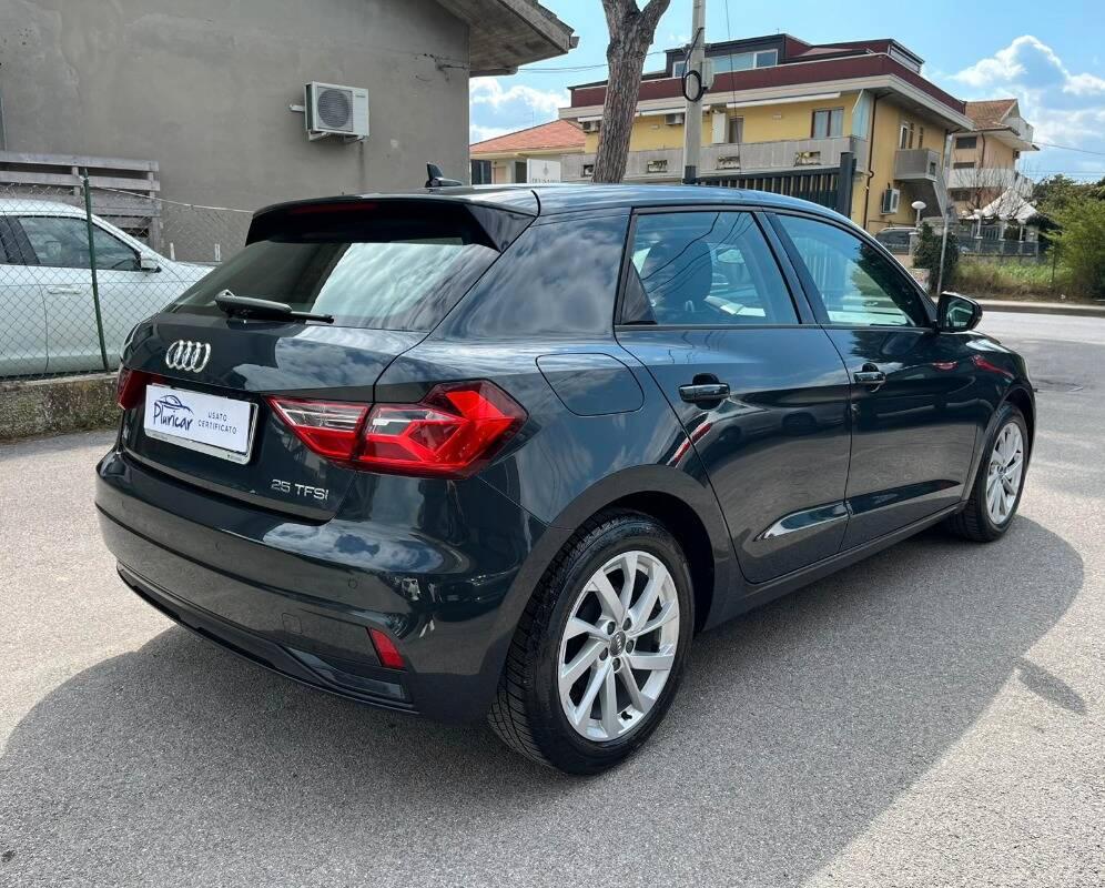 Audi A1 25 1.0 tfsi Admired