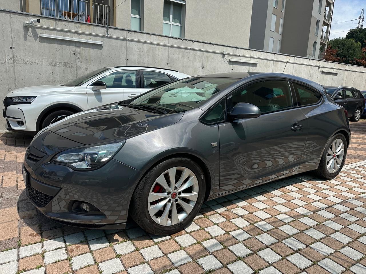 Opel Astra GTC 1.4 Turbo 140CV Cosmo