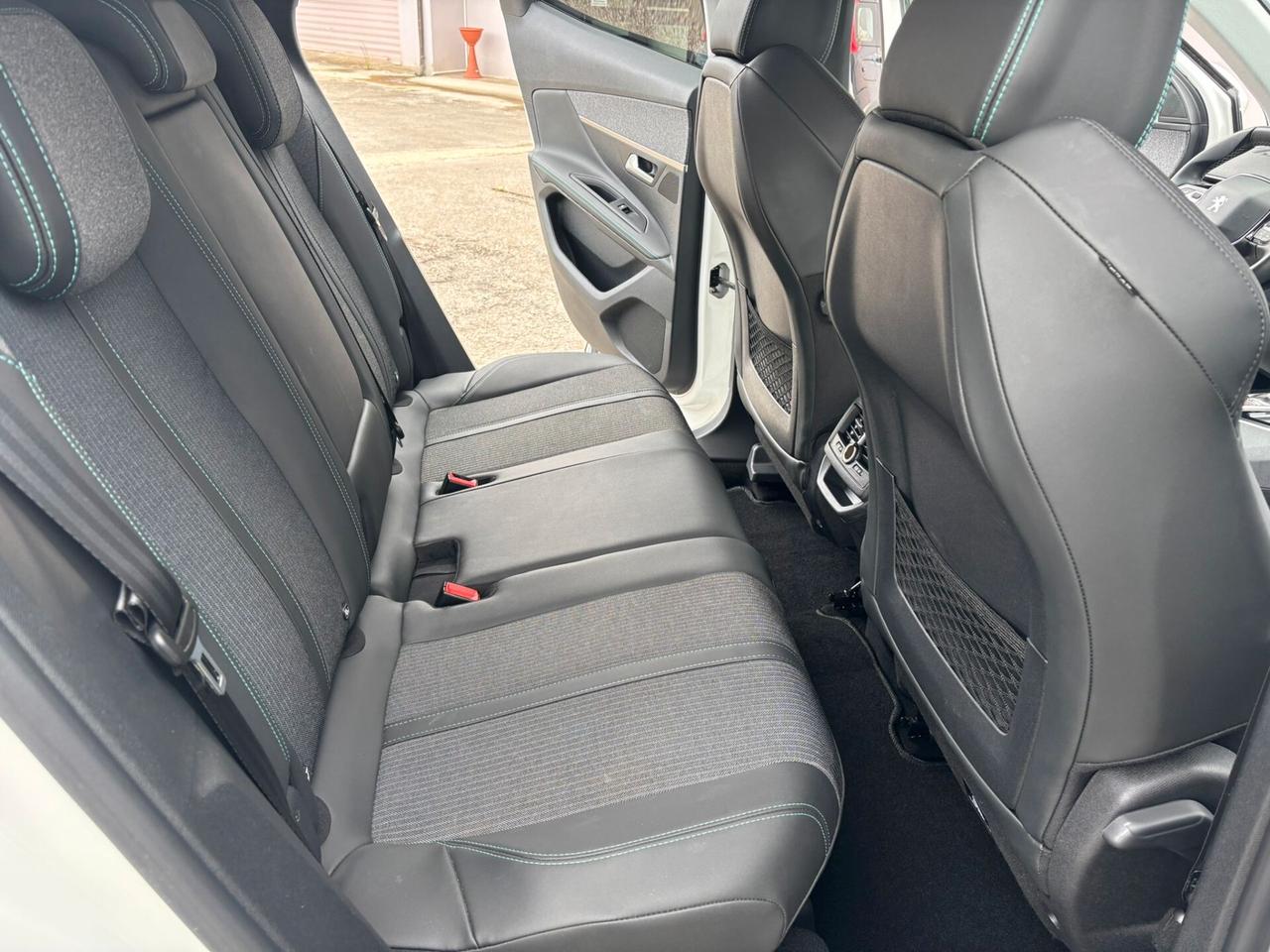 Peugeot 3008 BlueHDi 130 S&S EAT8 Allure 12/2020