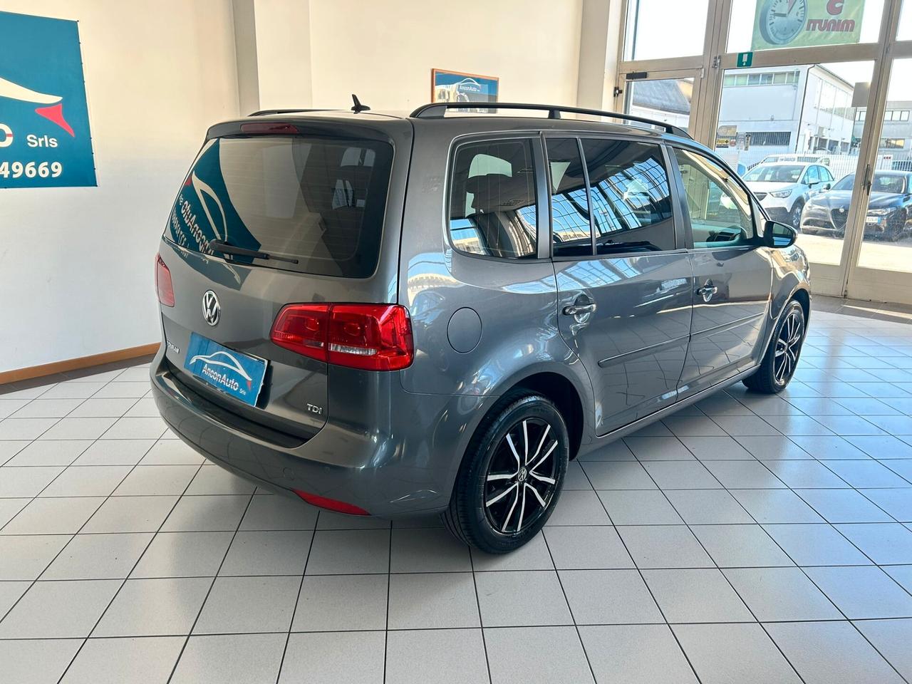 Volkswagen Touran 1.6 tdi X NEOPATENTATI 2012