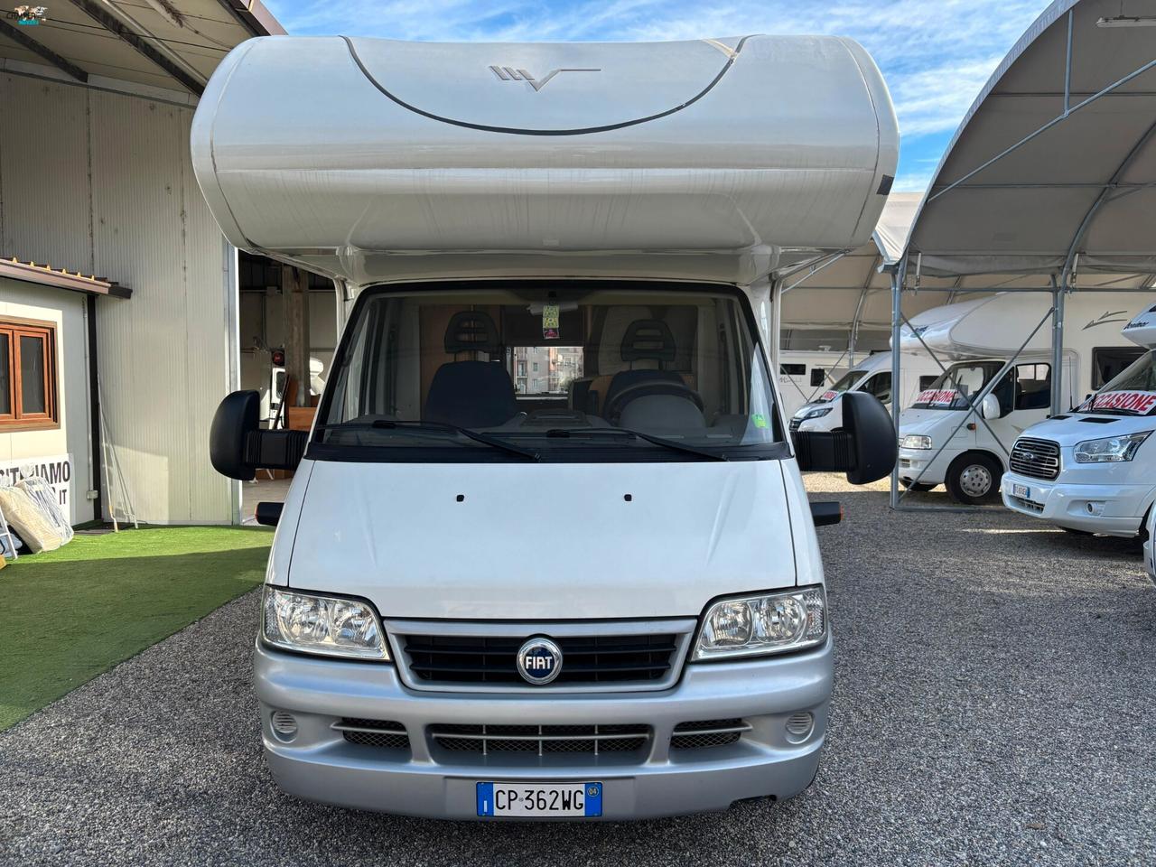 Mobilvetta TOP DRIVER S 70 - Mansardato compatto con letti a castello in coda