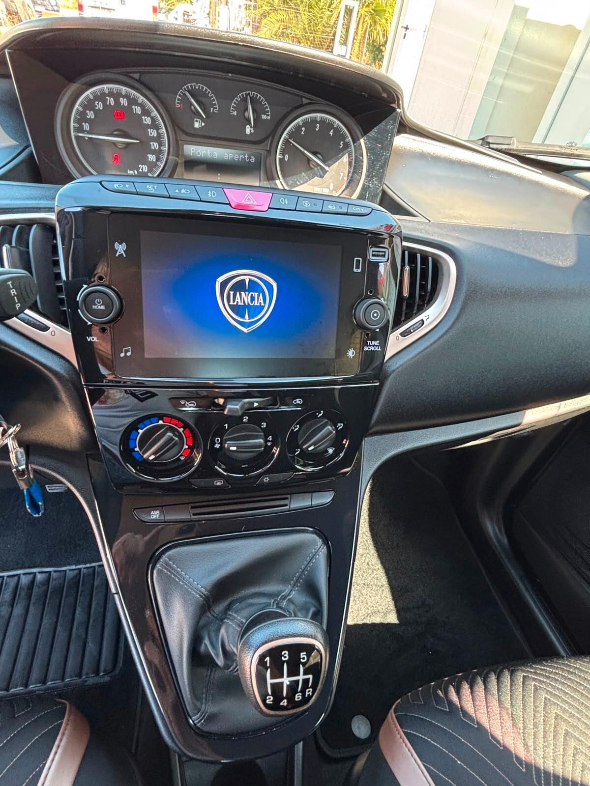 Lancia Ypsilon 1.0 Hybrid/ Benzina