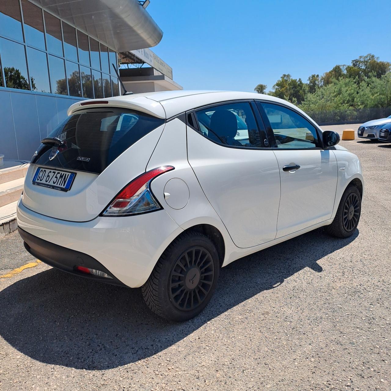 Lancia Ypsilon 1.0 Bz 70 Cv Hybrid Silver