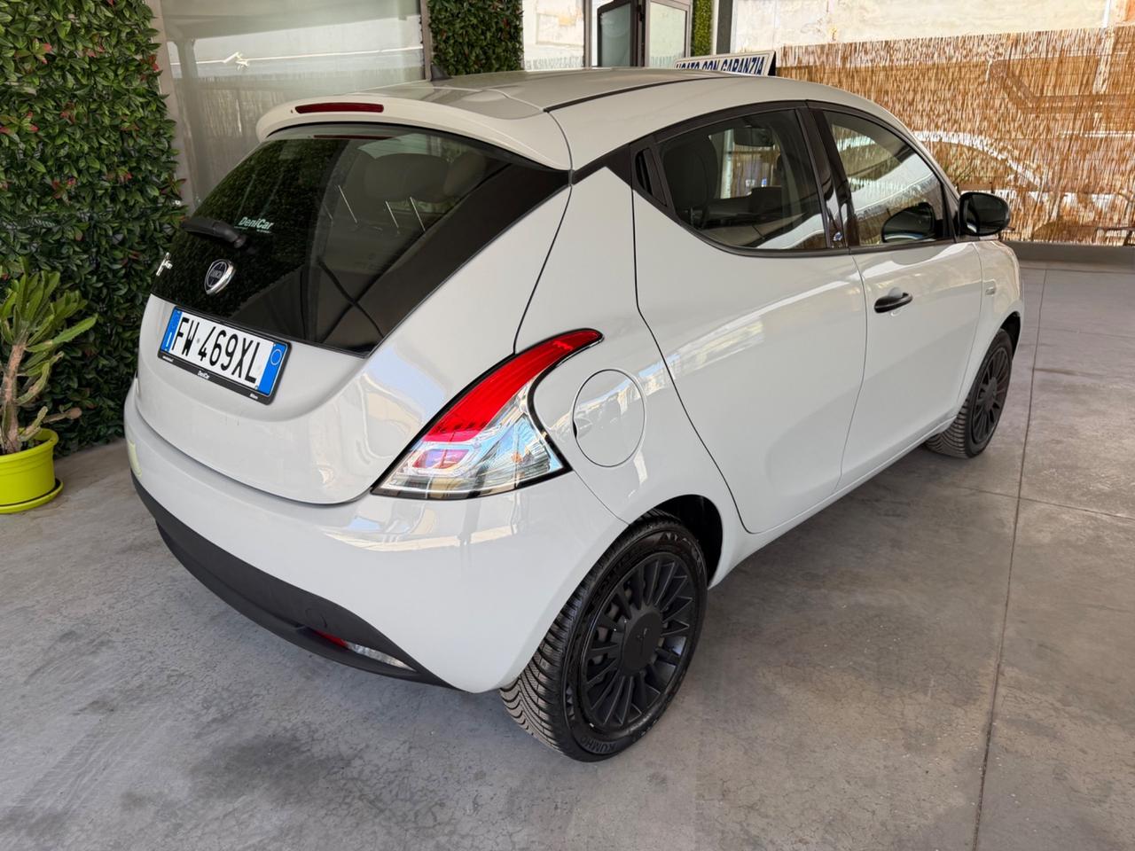 Lancia Ypsilon 1.2 69 CV 5 porte Gold
