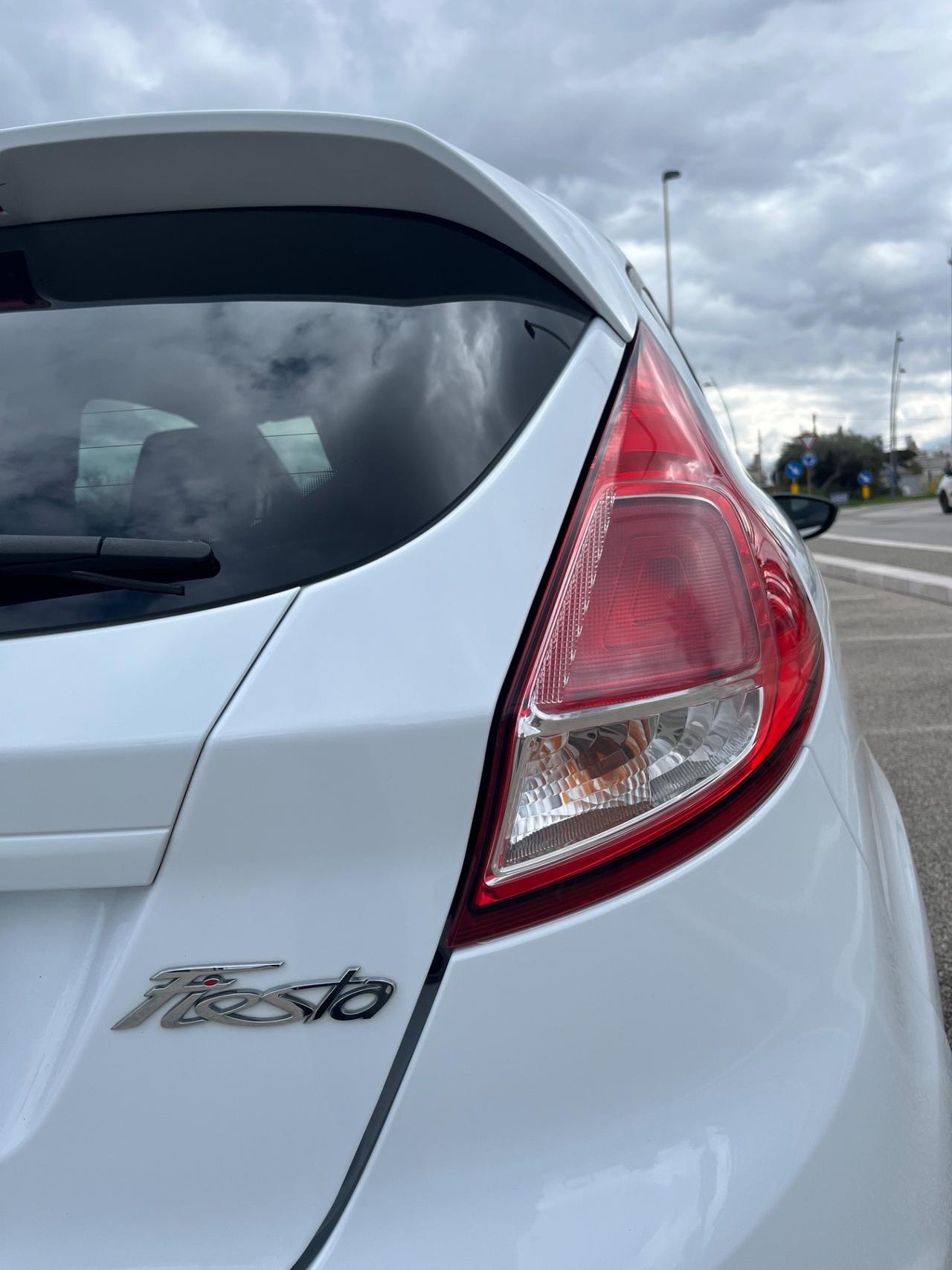 Ford Fiesta 1.5 TDCi 75CV Black & White Edition