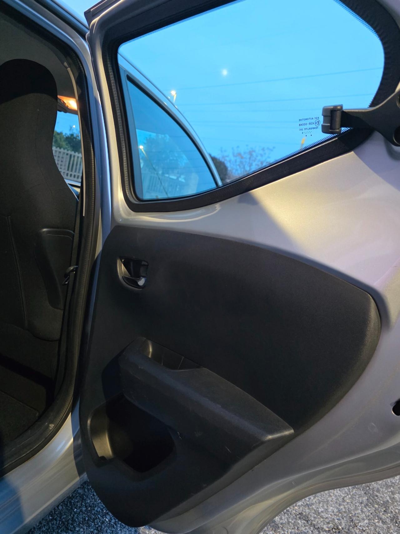 Toyota Aygo 1.0 VVT-i 69 CV 5 porte x-play