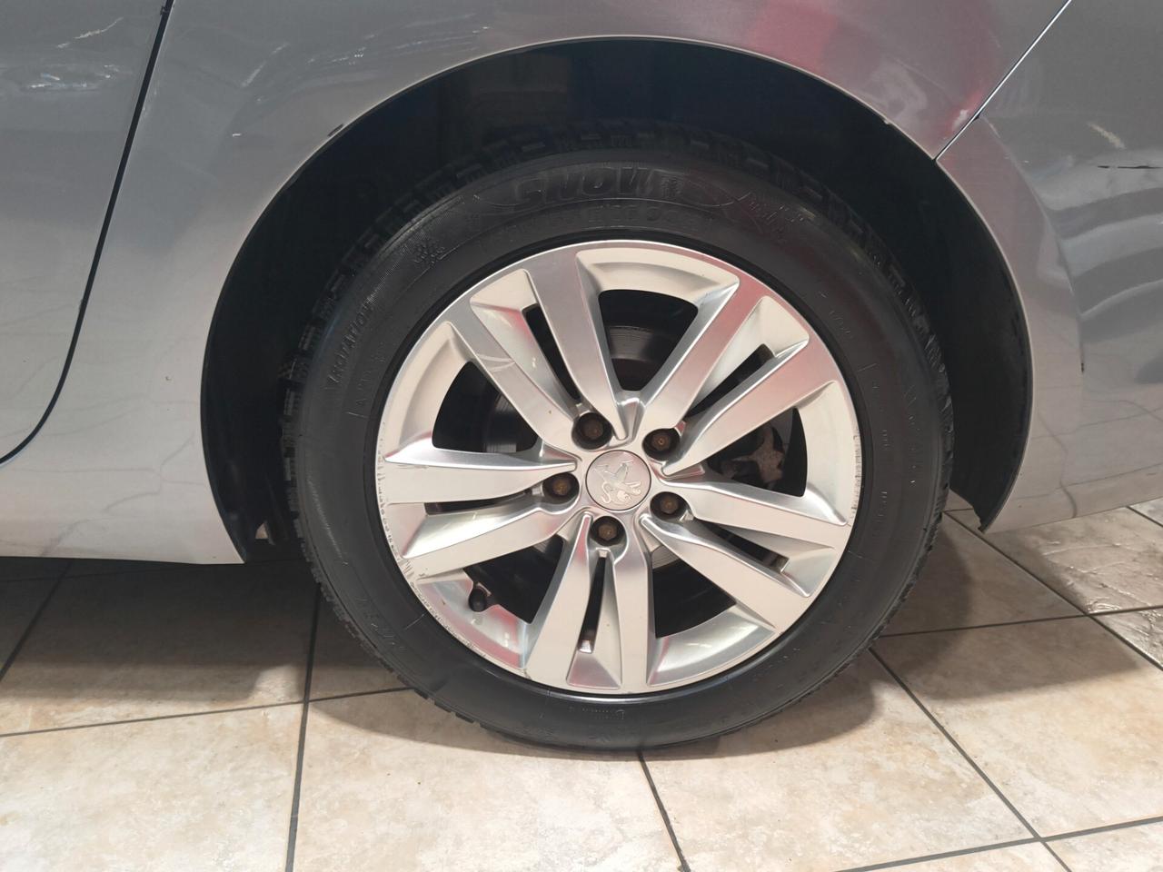 Peugeot 308 BlueHDi 120 S&S EAT6 SW Allure