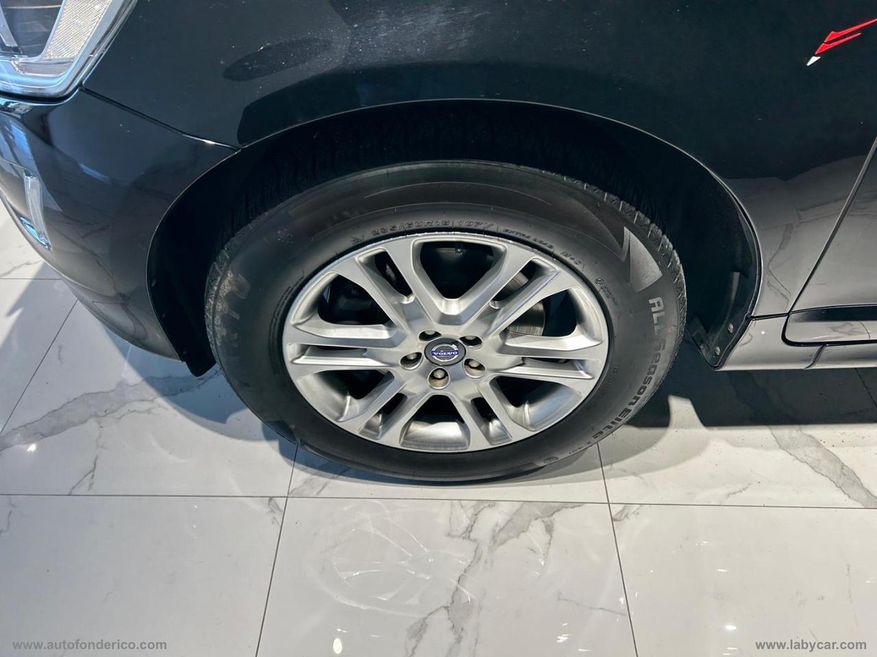 VOLVO XC60 D4 R-design Momentum