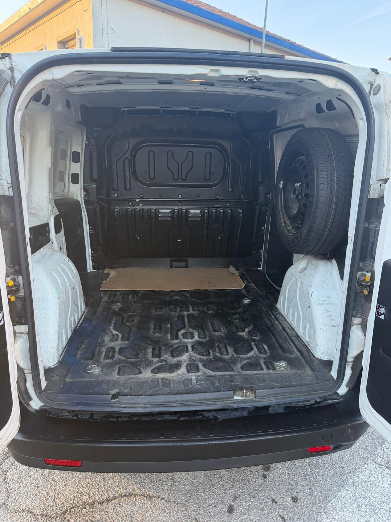 FIAT DOBLO' BENZINA METANO