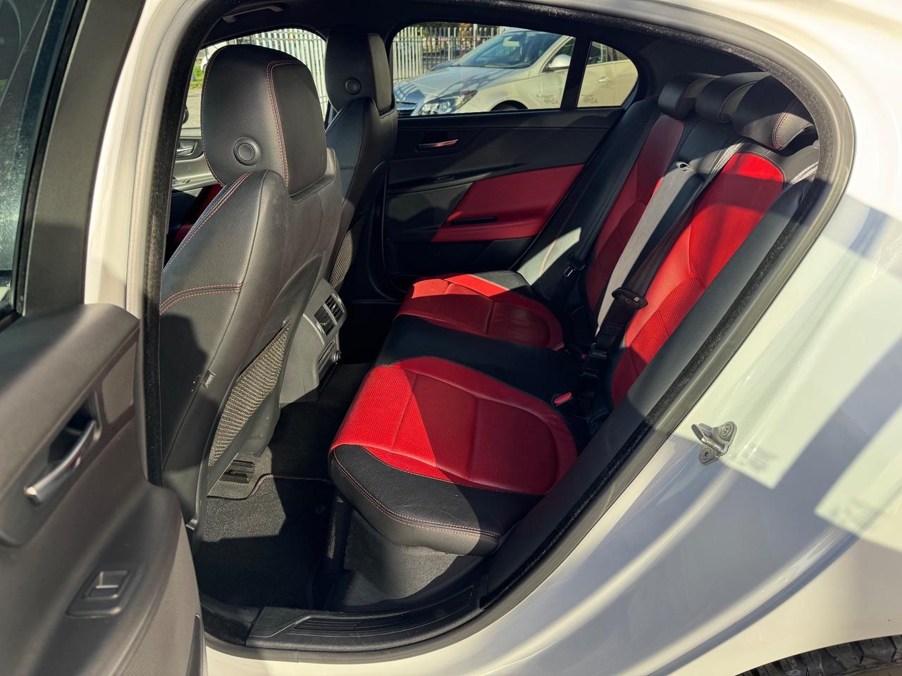 Jaguar XE 2.0 D Turbo R-Sport. Euro 6B