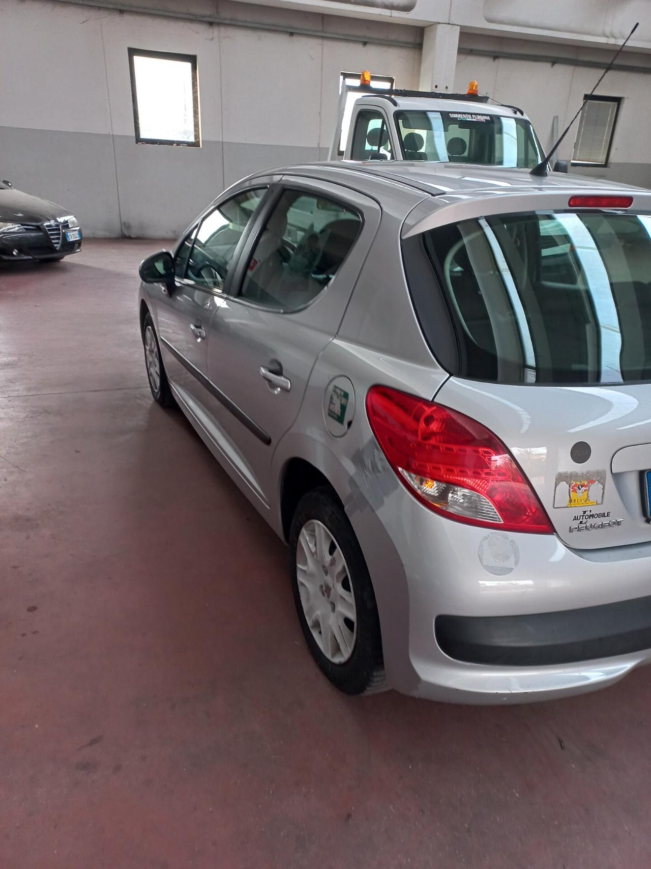 Peugeot 207 1.4 HDi 70CV 5p. Access