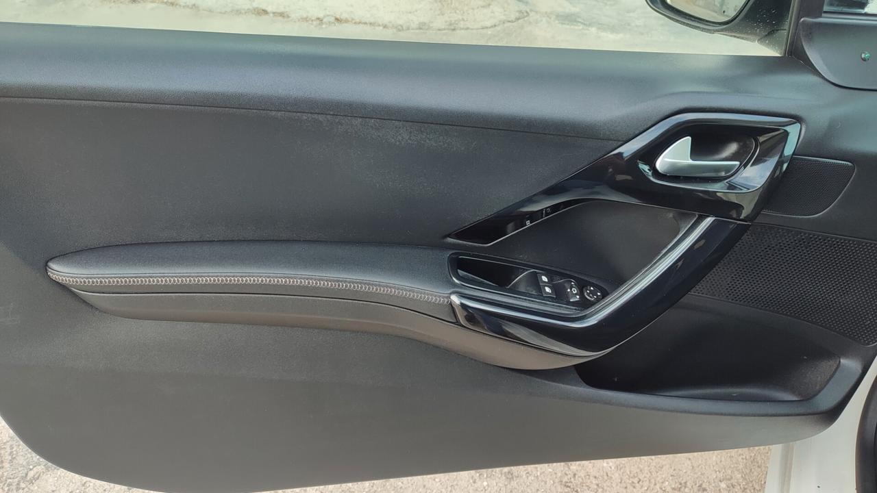 Peugeot 208 1.4 HDI TETTO PANORAMICO