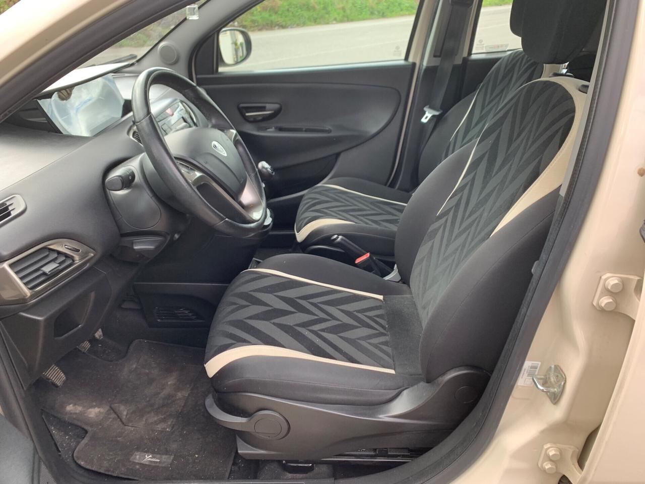Lancia Ypsilon 1.2 69 CV 5 porte Gold