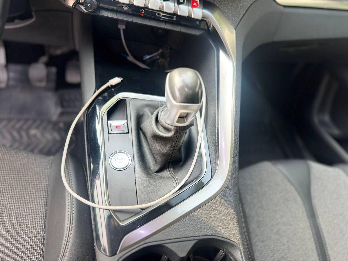 Peugeot 3008 1.2 pt t Active s&s 130cv