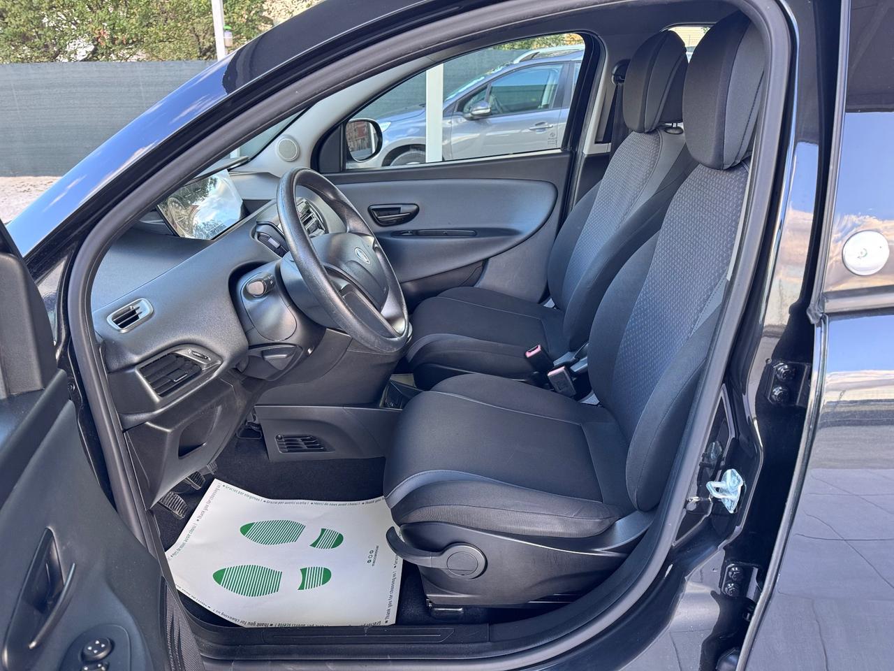 Lancia Ypsilon 0.9 TwinAir 85 CV 5 porte Metano Ecochic Platinum